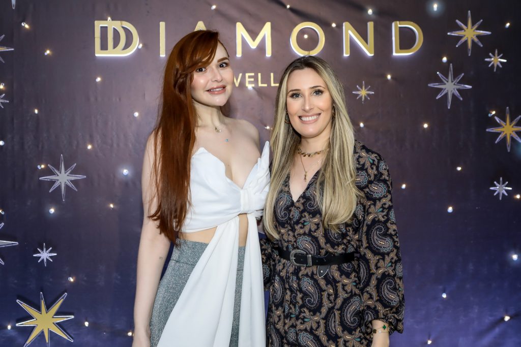 
				Janaina Magalhaes E Monique Sales
				