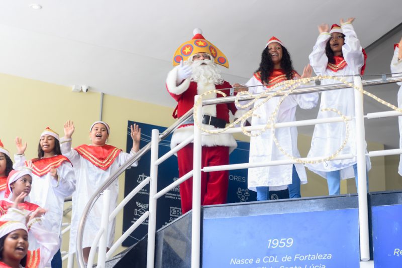 Temporada natalina - Assis Cavalcante pilota o lançamento da 25ª edição do Ceará Natal de Luz na sede da CDL