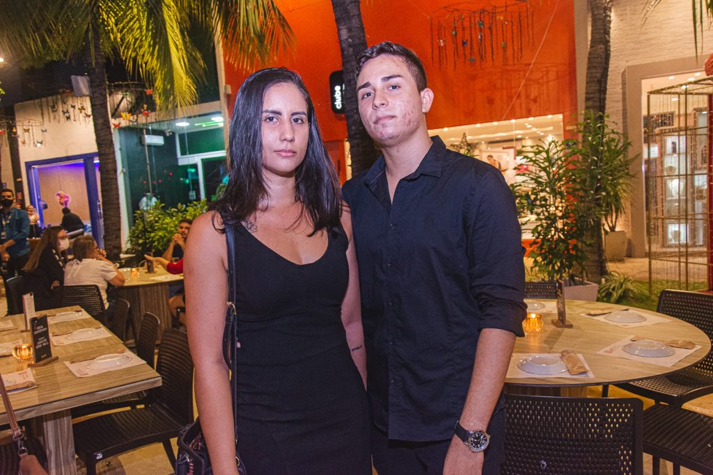 
				Larissa Braga E Gabriel Moreira
				