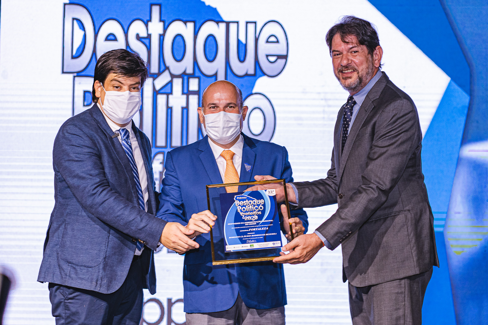 Roberto Cláudio é agraciado com o Prêmio Destaque Político Prefeitos 2020