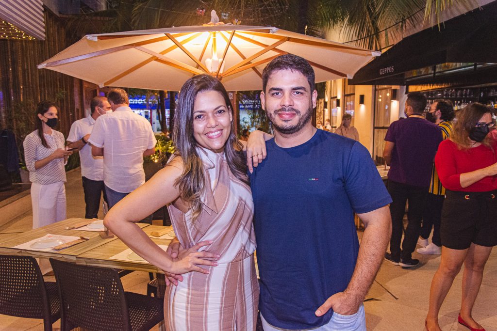 
				Lorrane Mendonca E Junior Assuncao
				