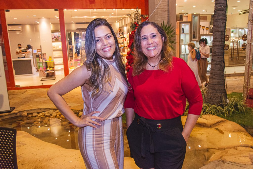 
				Lorrane Mendonca E Regina Carvalho
				