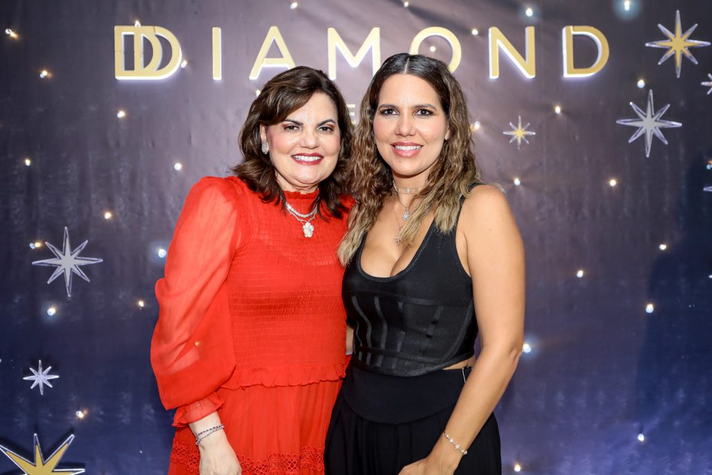 
				Luiziana Esteves E Ana Carolina Fontenele 
				