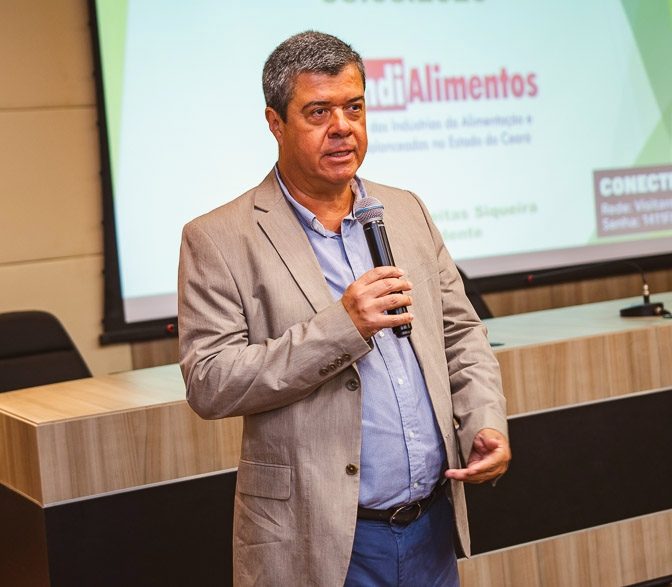 Luiz Roberto Barcelos palestra sobre a internacionalização da Agrícola Famosa durante evento empresarial em Natal