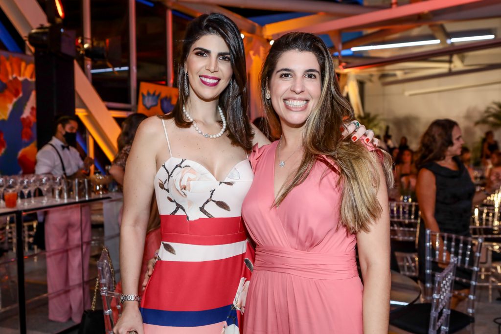 
				Rafaela Holanda E Luana Recamond
				