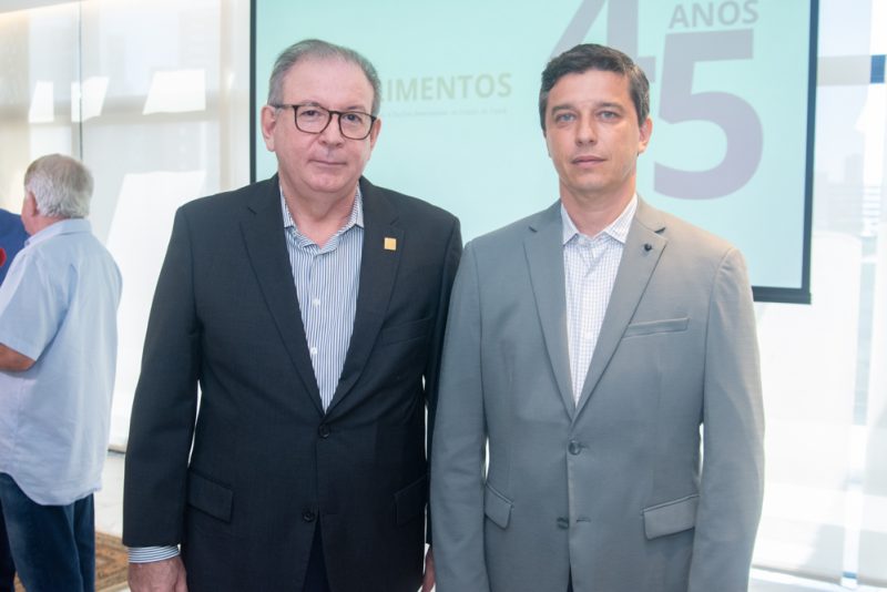 Medalha do Mérito - Ricardo Cavalcante é homenageado durante a comemoração dos 45 anos do Sindialimentos na FIEC