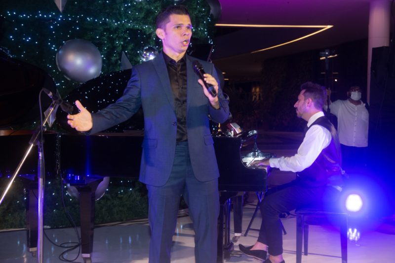 Apresentação natalina - Transmitindo a magia do Natal, BS Christmas promove concerto especial de piano na Praça BS