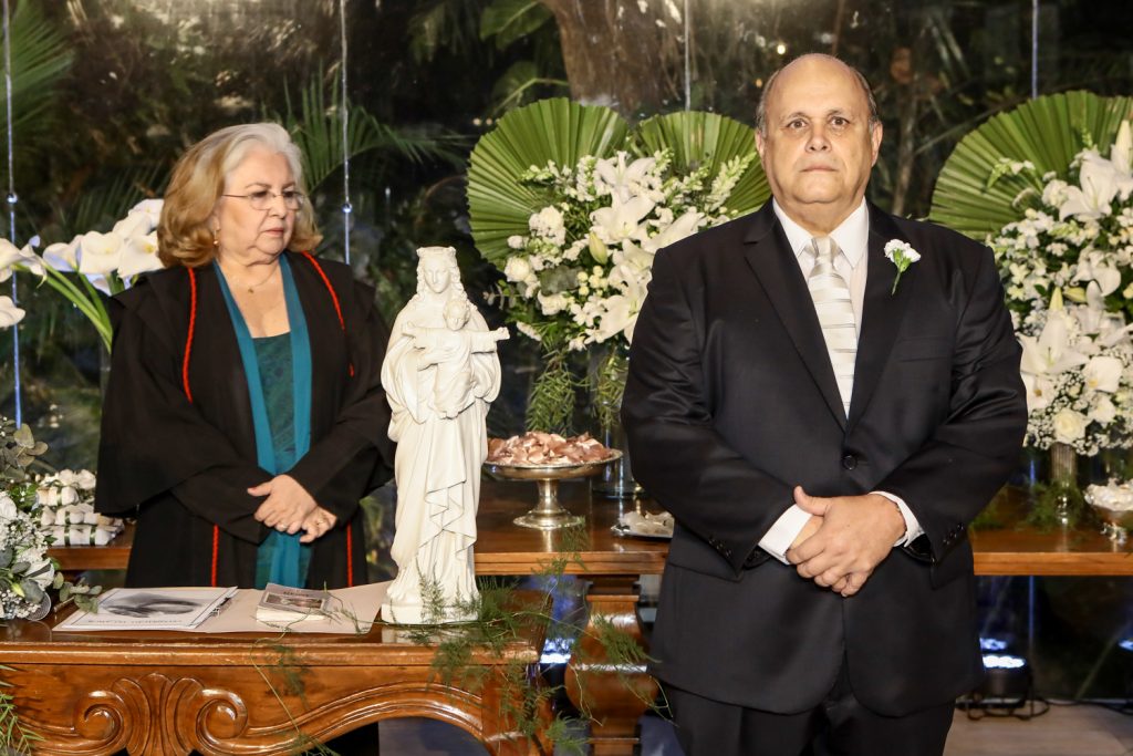 Toia Vasconcelos E Philomeno Junior