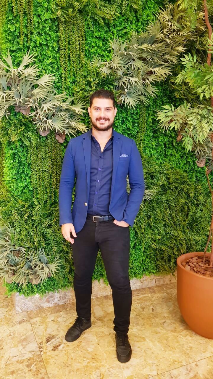 Eric Moreira comemora 1 ano da Shantti Massoterapia e ressalta os benefícios físicos e psicológicos da massagem