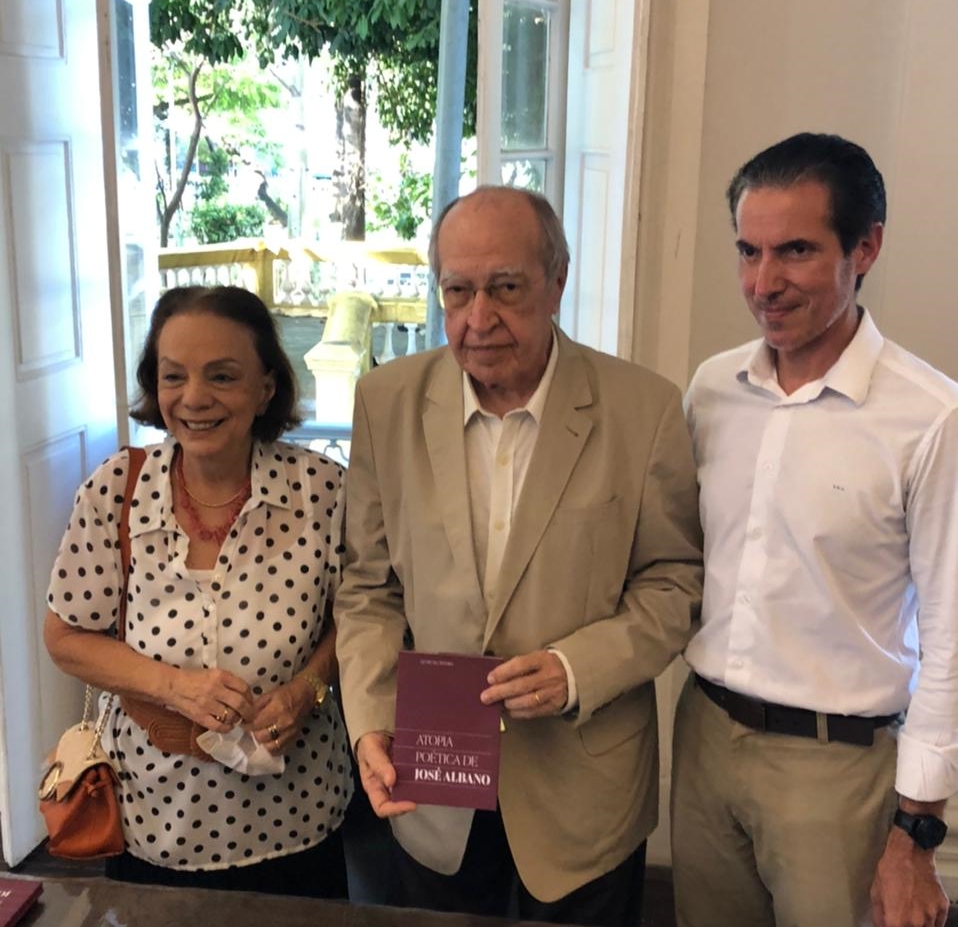 Lúcio Alcântara lança o livro “Atopia Poética de José Albano” no Palácio da Luz Lúcio Alcântara lança o livro “Atopia Poética de José Albano” no Palácio da Luz