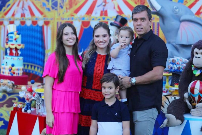 Sessão Parabéns - Letícia Teixeira e Gabriel Dias Branco celebram o primeiro aniversário de Emanuel