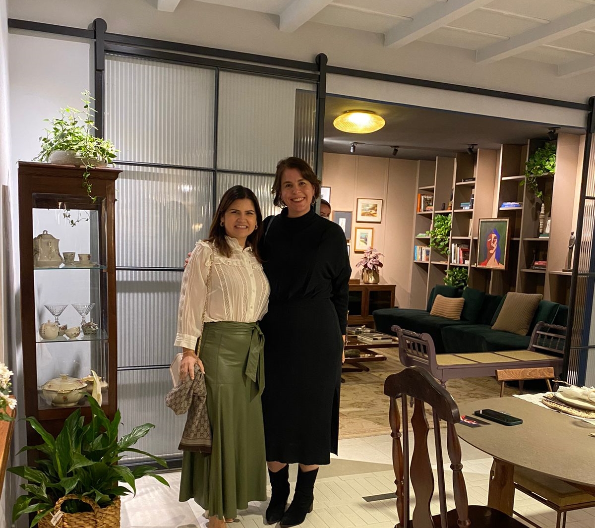 Ticiana Brígido visita a CasaCor Brasília e se encanta com o ambiente de Ângela Cambraia