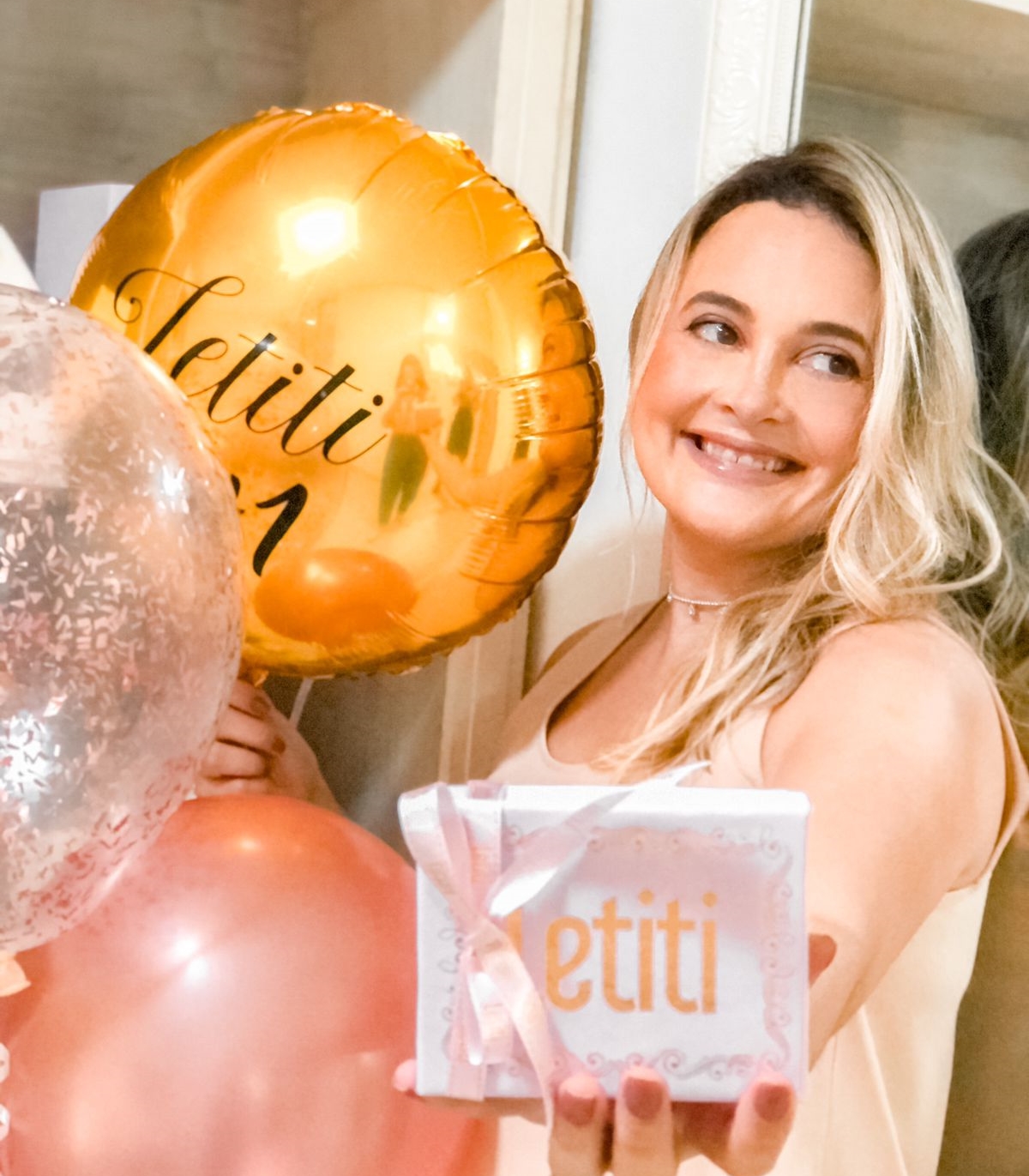 Thayse Ribeiro celebra o primeiro ano do café boutique da Letiti e lança novidades para o Natal Thayse Ribeiro celebra o primeiro ano do café boutique da Letiti e lança novidades para o Natal