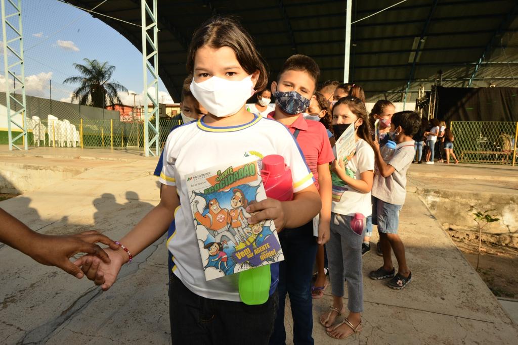 Peça do Programa Ecocidadão, do Grupo Marquise, fala sobre a importância do ensino de Libras