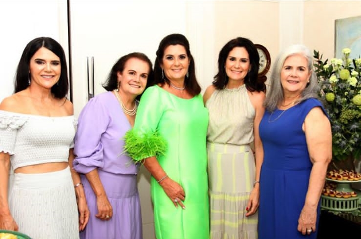 Sessão Parabéns - Marcia Feitosa celebra a chegada da nova idade rodeada das amigas