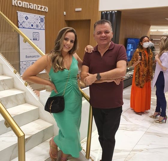 Em clima de Natal - Sofia Linhares movimenta a Romanzza Fortaleza com coquetel de lançamento da Revista Ambientes