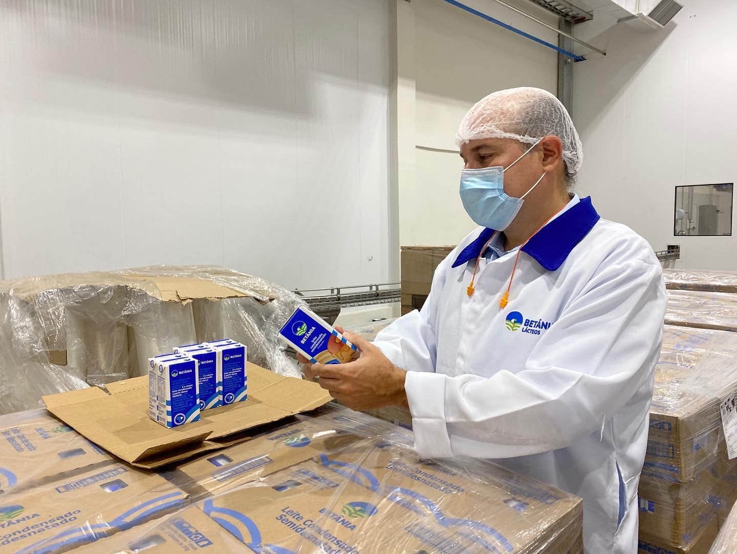 Roberto Cláudio faz visita à fábrica da Betânia Lácteos em Morada Nova