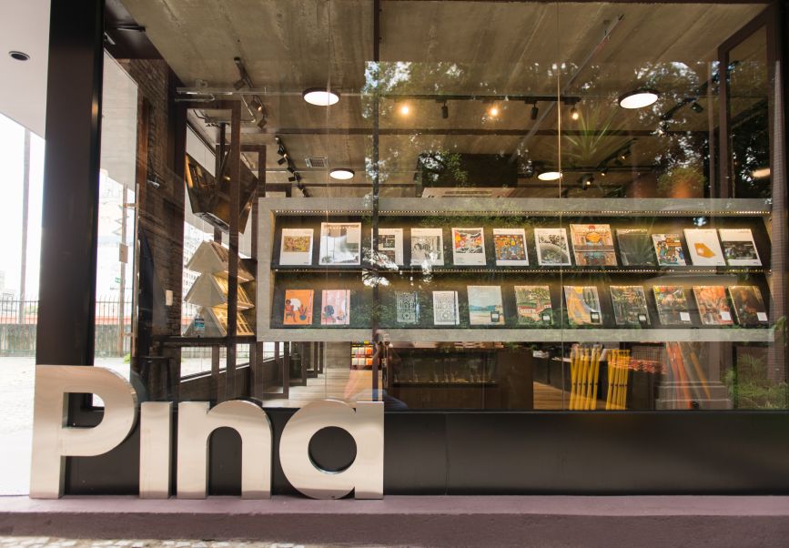 Pinacoteca inaugura nova loja do museu com produtos exclusivos assinados por artista e designer de moda