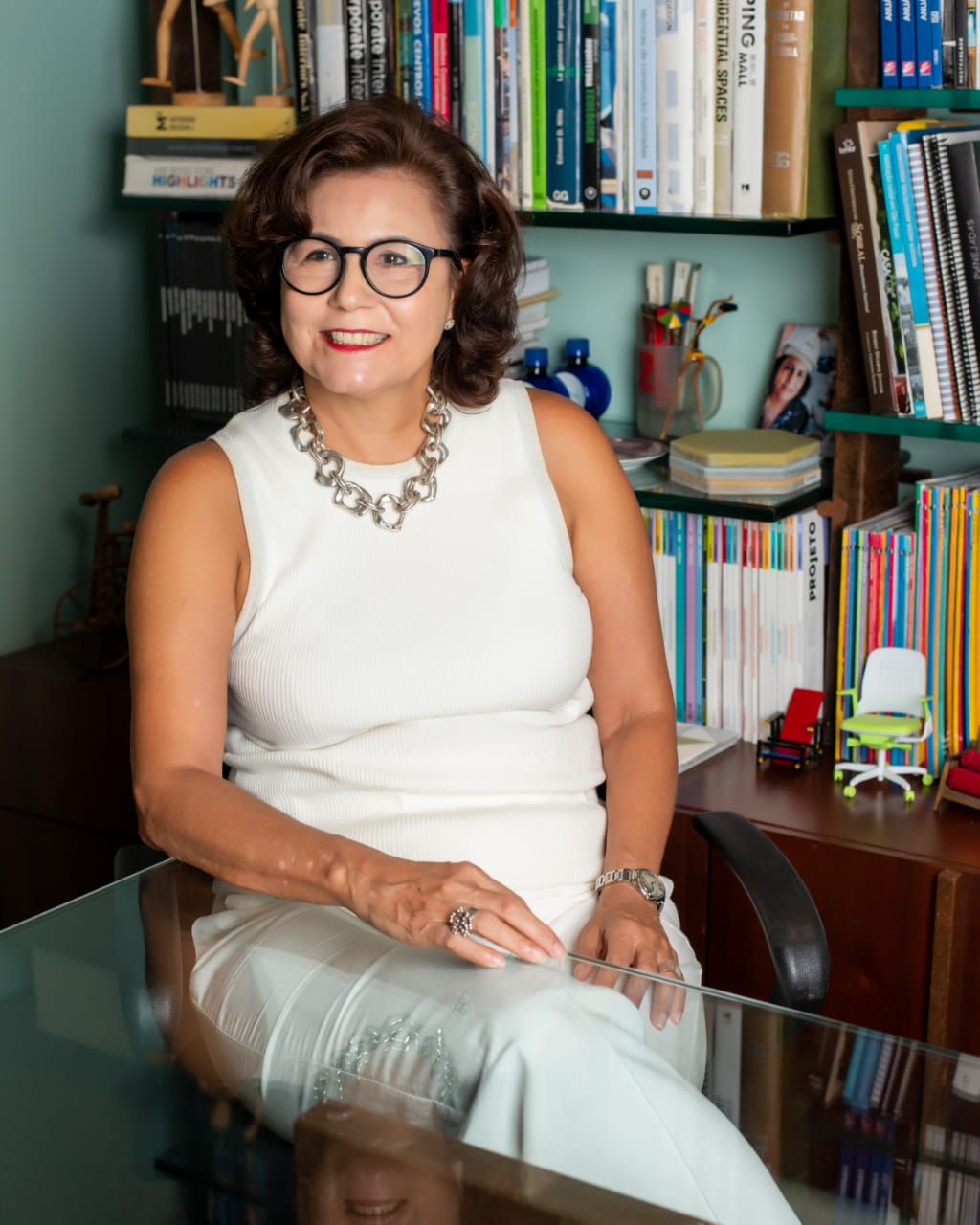 Arquiteta Márcia Cavalcante lança livro mostrando a história da evolução urbana dos edifícios em Fortaleza Arquiteta Márcia Cavalcante lança livro mostrando a história da evolução urbana dos edifícios em Fortaleza