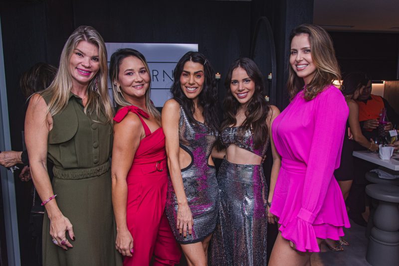 Christmas Eve - INTERNI promove fashion show em clima de Jingle Bells no endereço de Juliana Cordeiro