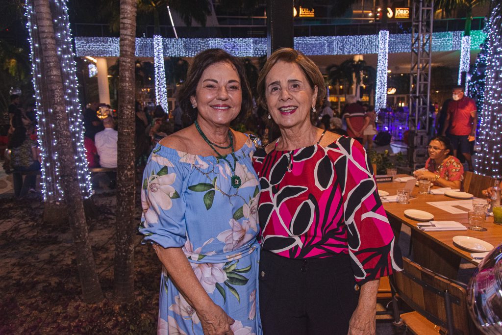 
				Ana Studart E Zena Targino
				