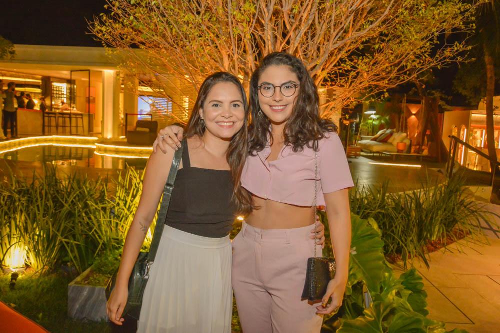 Ariele Dantas E Débora Mota