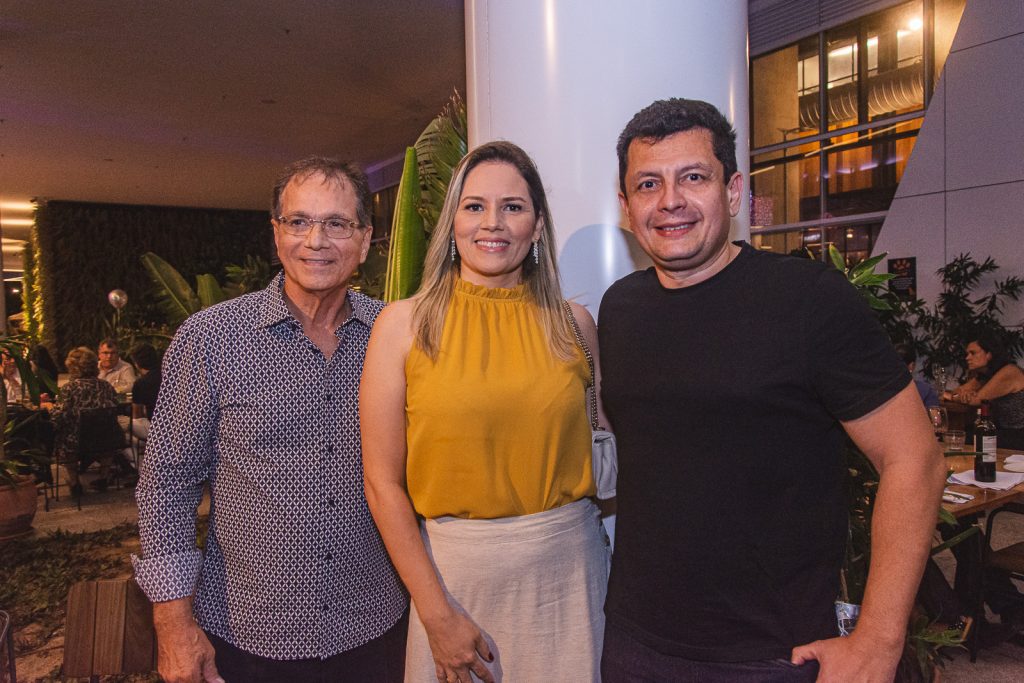 
				Beto Studart, Ana Lucia Nogueira E Ladislau Nogueira 
				