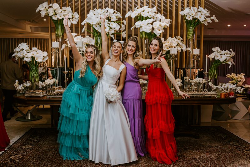 Love is in the air - Elegância e emoção marcam a troca de alianças de Lara Mattos e Caio Freire