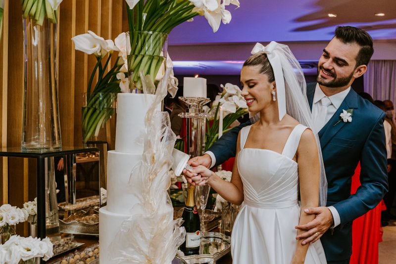 Love is in the air - Elegância e emoção marcam a troca de alianças de Lara Mattos e Caio Freire
