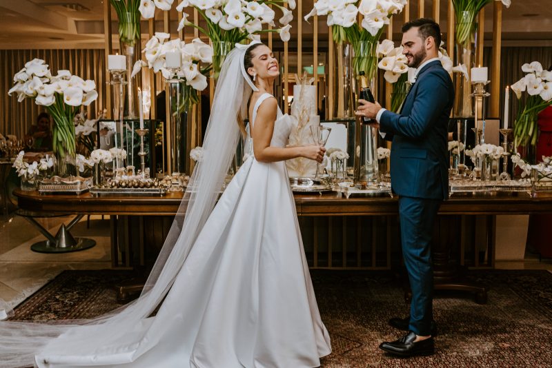 Love is in the air - Elegância e emoção marcam a troca de alianças de Lara Mattos e Caio Freire