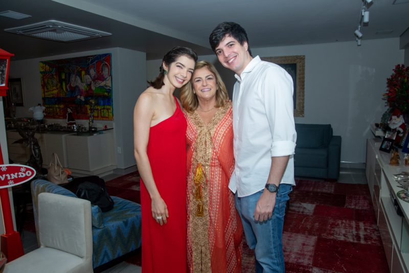 NUIT DE NOËL - Em noite de pura alegria, Carla Lima reúne a família para celebrar o Natal