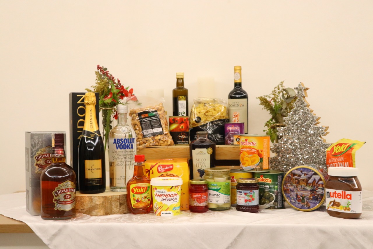 Cestas natalinas do Mercadinhos São Luiz são opções perfeitas para este fim de ano