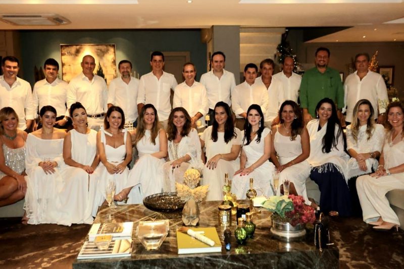 MYK VIBES - Elegante recepção reúne poucos e bons na cobertura de Emília Buarque e Sérgio Resende MYK VIBES - Elegante recepção reúne poucos e bons na cobertura de Emília Buarque e Sérgio Resende