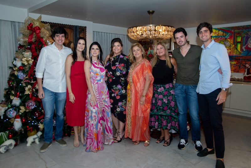 NUIT DE NOËL - Em noite de pura alegria, Carla Lima reúne a família para celebrar o Natal
