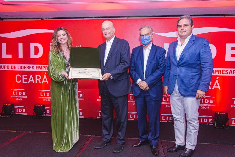 Solidariedade - Em noite de puro brilho, Emília Buarque pilota mais uma edição do Natal do Bem do Lide Ceará