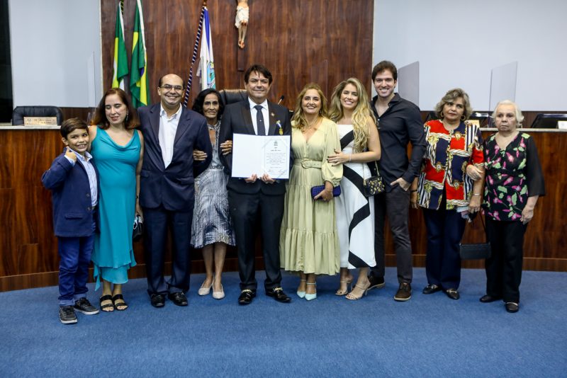 Reconhecimento - Tarcísio Porto Júnior é agraciada pela CMFor com a Medalha Boticário Ferreira