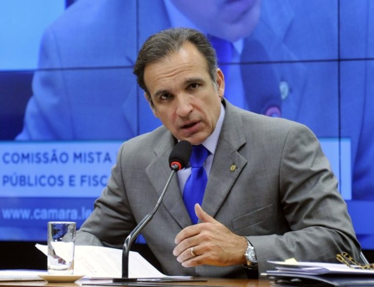Comissão Mista aprova o relatório do orçamento para 2022 de R$ 4,82 tri e novo salário mínimo de R$ 1.210,00 Comissão Mista aprova o relatório do orçamento para 2022 de R$ 4,82 tri e novo salário mínimo de R$ 1.210,00