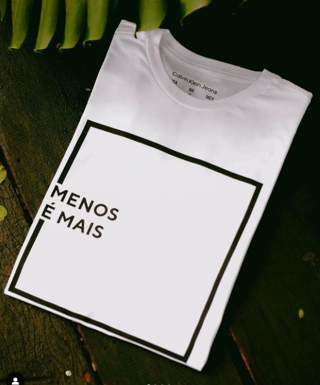 Agência Haute e Calvin Klein lançam camiseta beneficente para o Réveillon de Trancoso