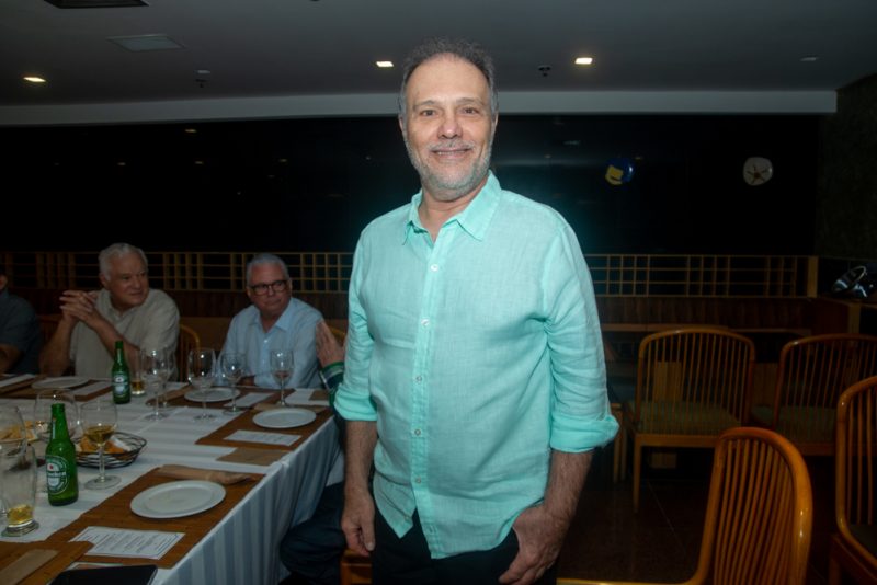 Encontro entre amigos - Restaurante Mangostin, no Gran Marquise, é palco de almoço em torno de Lúcio Brasileiro