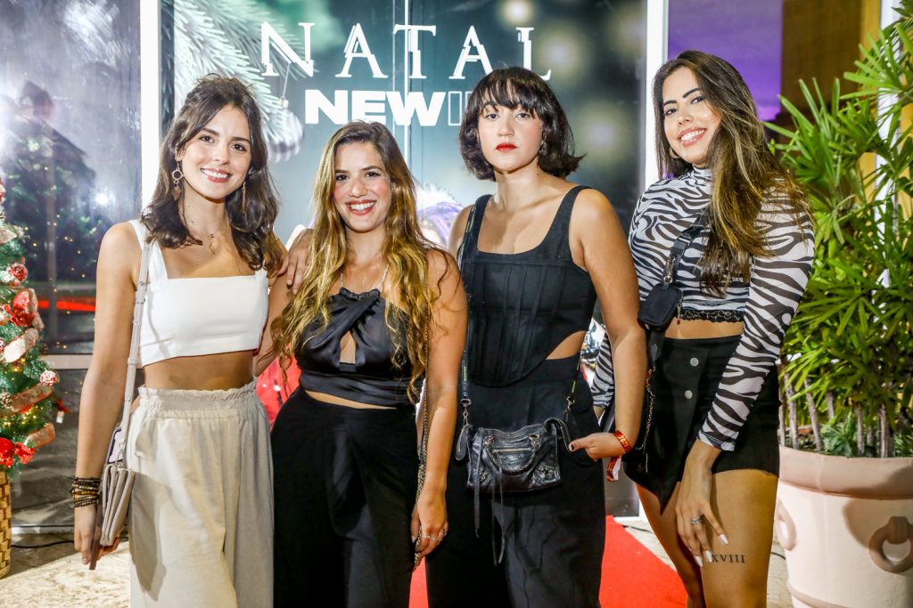 Julia Porro, Larissa Brandao, Giulia Bride E Carolina Borba (1)