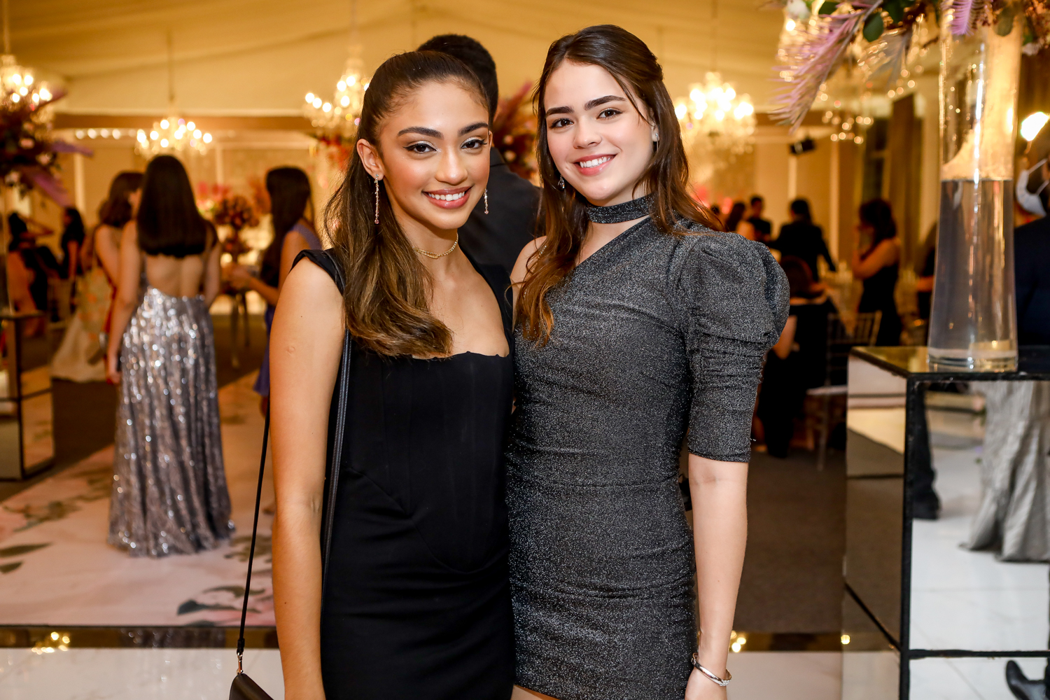 Lara Lima E Luiza Holanda