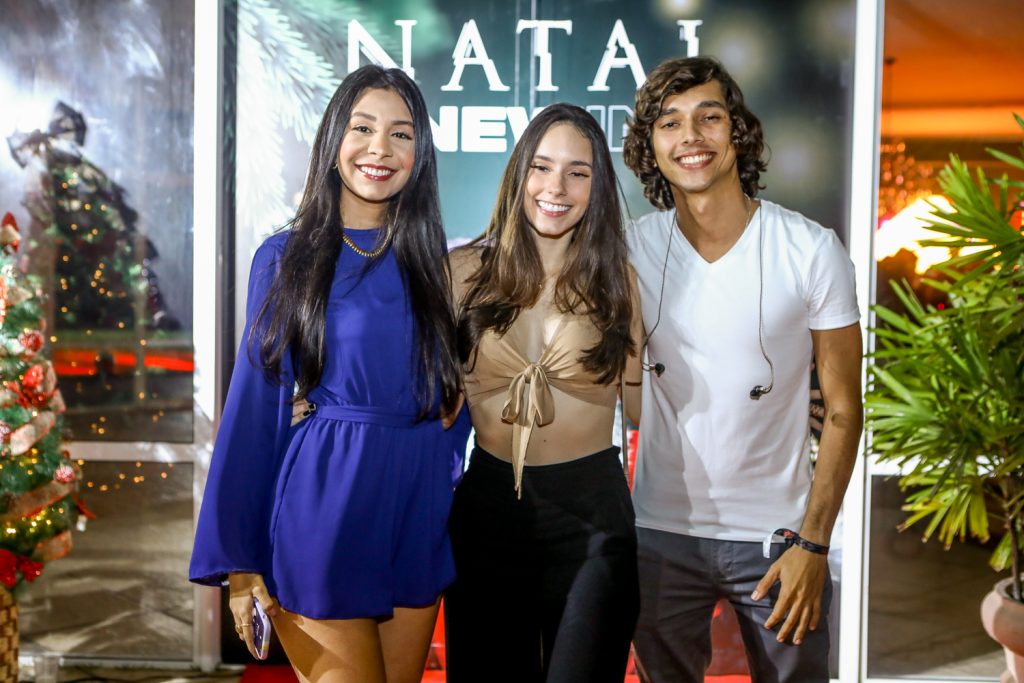 Leticia Parnaiba, Larissa Ferrer E Pedro Holanda