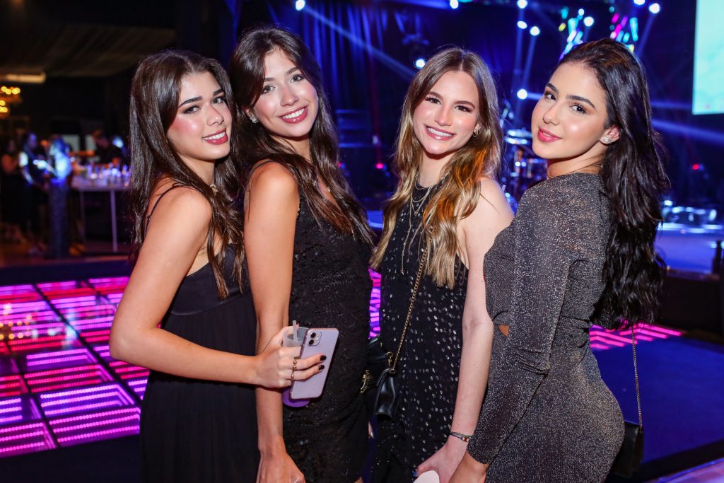 Marina Barreira,laura Diniz ,livia Pouchain E Maria Vitoria Cidrão