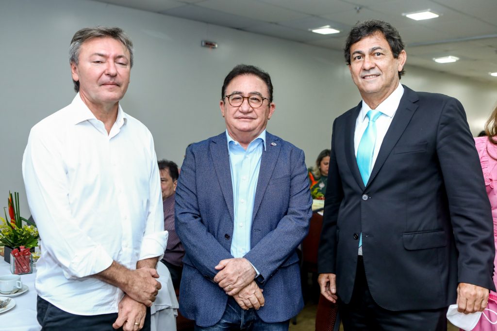 Mauricio Loiola, Manoel Linhares E Bretis De Castro