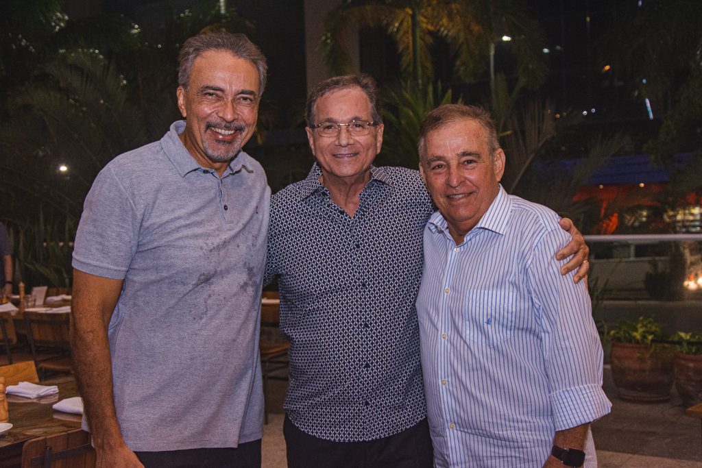 
				Paulo Angelim, Beto Studart E Claudio Targino 
				
