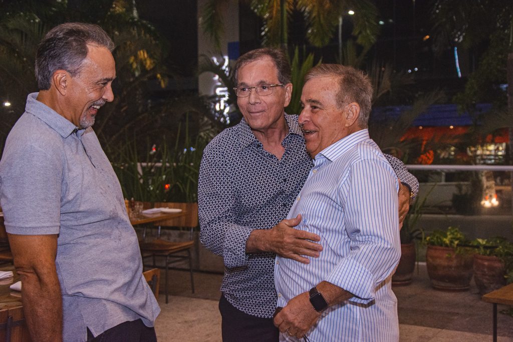 
				Paulo Angelim, Beto Studart E Claudio Targino 
				