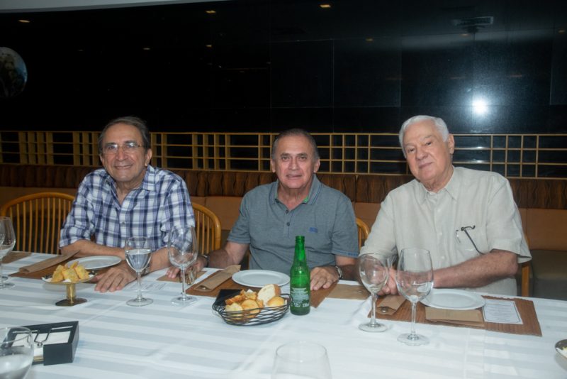 Encontro entre amigos - Restaurante Mangostin, no Gran Marquise, é palco de almoço em torno de Lúcio Brasileiro