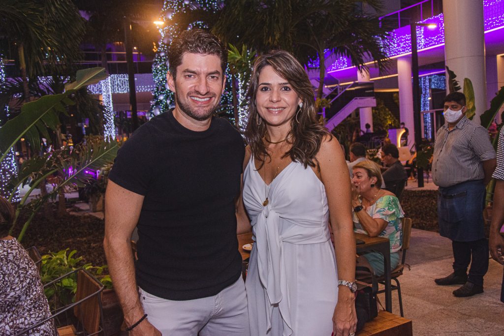 
				Paulo E Camila Benevides
				