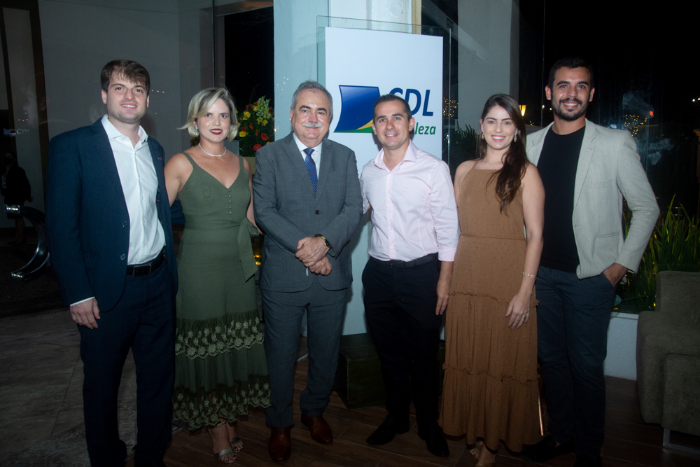 Rerison Viana, Mayra Thé, Assis Cavalcante, Roberto Leite, Lais Savattieri E Daniel Victor