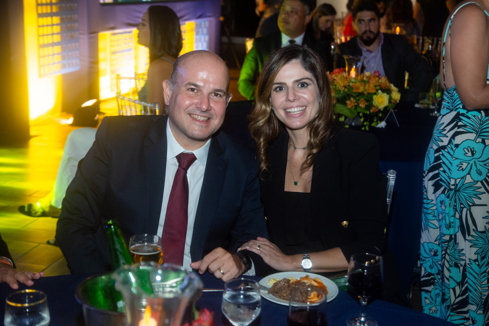 Roberto Claúdio E Carol Bezerra